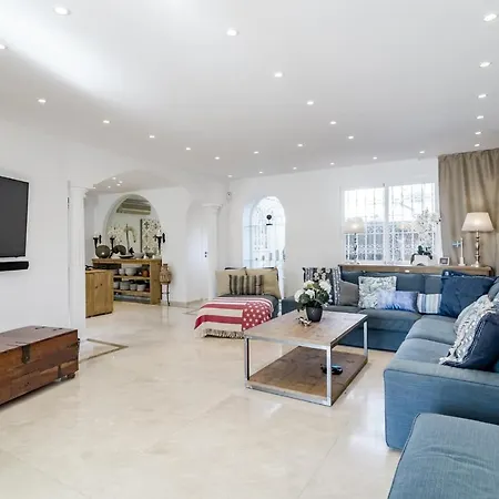 Marvelous Mansion With Pool In M26