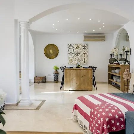 Marvelous Mansion With Pool In M26 ヴィラ *